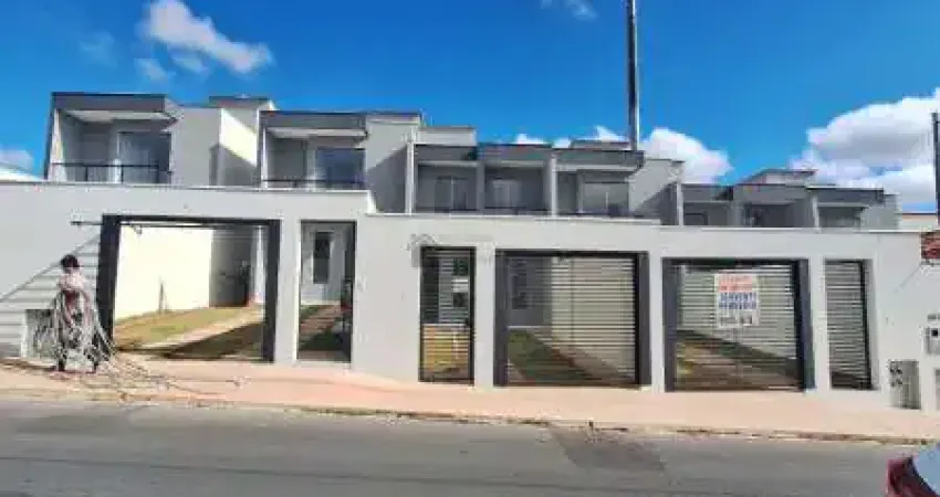 Linda casa geminada 03 quartos com suate e closet no alvorada em contagem