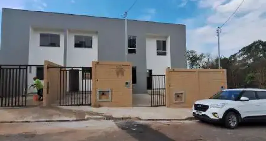 Linda casa geminada 03 quartos no bairro santa ritaem ibirita‰