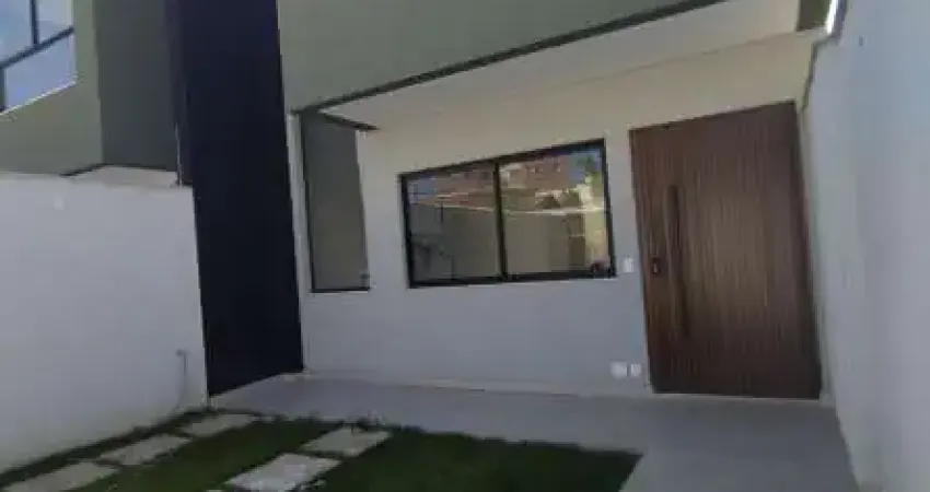 Linda casa geminada em meio lote, 03 quartos, suite 03 vagas, piscina, salao de festas, alvorada