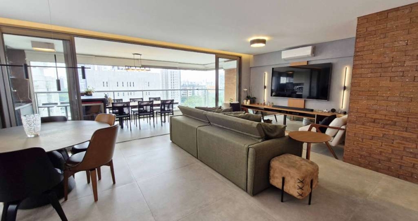 Atraente apartamento tipo para venda com 3 quartos, sendo 3 suítes, 141m²