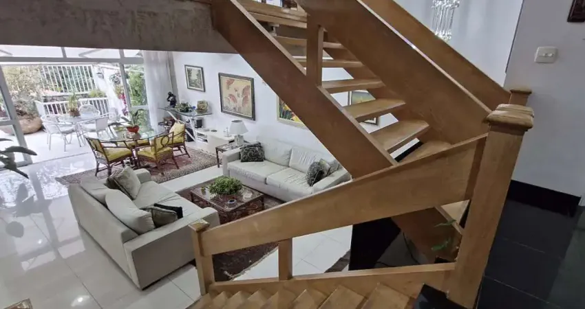 Confortável casa tipo para venda em Vila Progredior com 4 quartos, sendo 2 suítes, 290m²