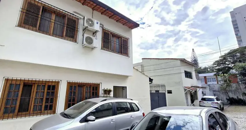 Funcional casa para venda em Vila Cordeiro com 3 quartos, sendo 1 suíte , 215m²