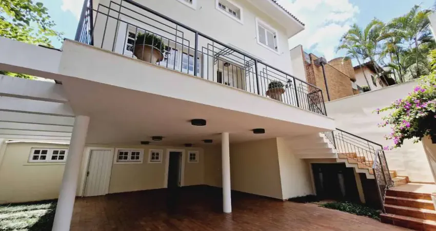 Aconchegante casa em condomínio para venda com 4 quartos, sendo 4 suítes, 329m²