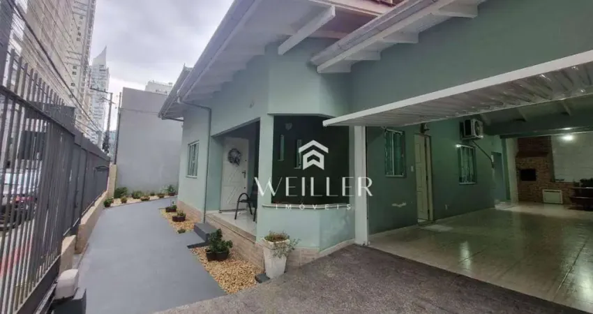 Casa com 3 dormitórios para alugar, 130 m² por R$ 7.711,83/mês - Fazenda - Itajaí/SC