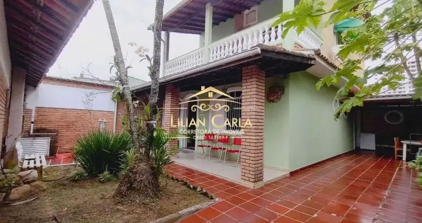 Lindo Sobrado à venda LADO PRAIA com 3 dorm, 3 suítes 2 vagas de garagem por R$ 499 mil!