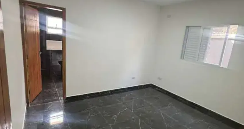 Casa à venda em Mongaguá com 2 dorm, 1 suíte e piscina por R$ 399 mil
