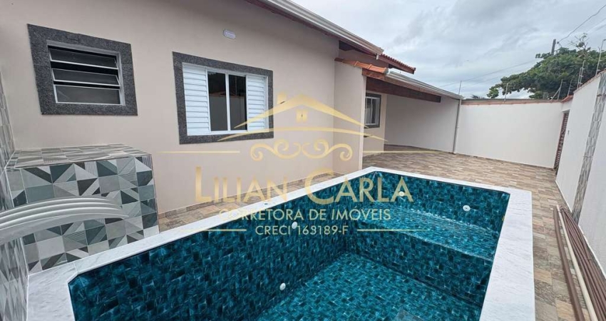 Casa à venda em Itanhaém com 2 dorm, 1 suíte e piscina. Casa 1 por R$ 349.000,00 e Casa 2 por R$ 369.000,00