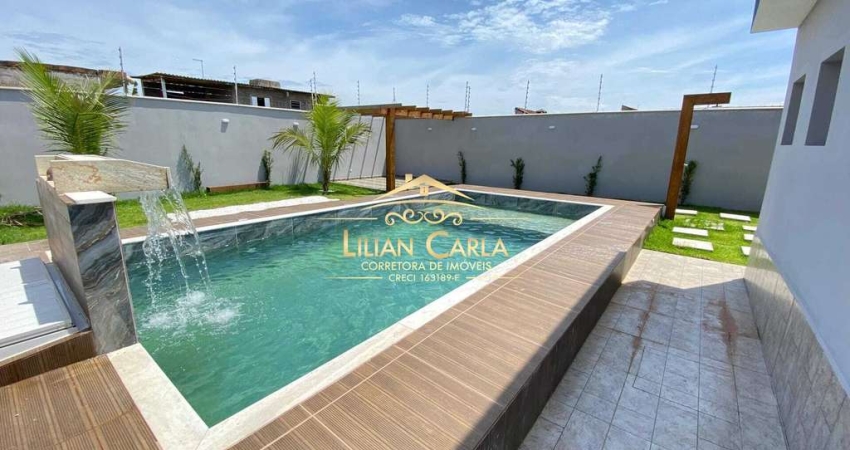 Casa alto padrão à venda em Itanhaém com 3 dorm, 2 suítes, jardim e piscina com cascata por R$ 799 mil