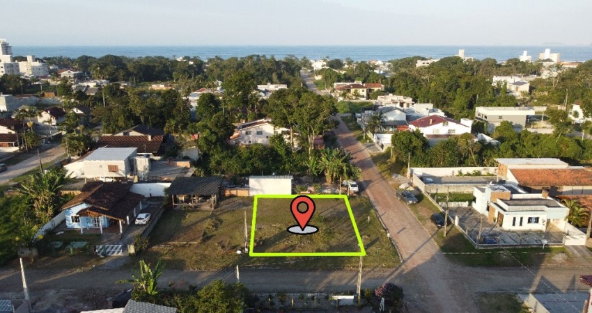 Terreno de ESQUINA 16x24 para Venda no Balneário MARILUZ, localizado na cidade de Itapoá- SC.