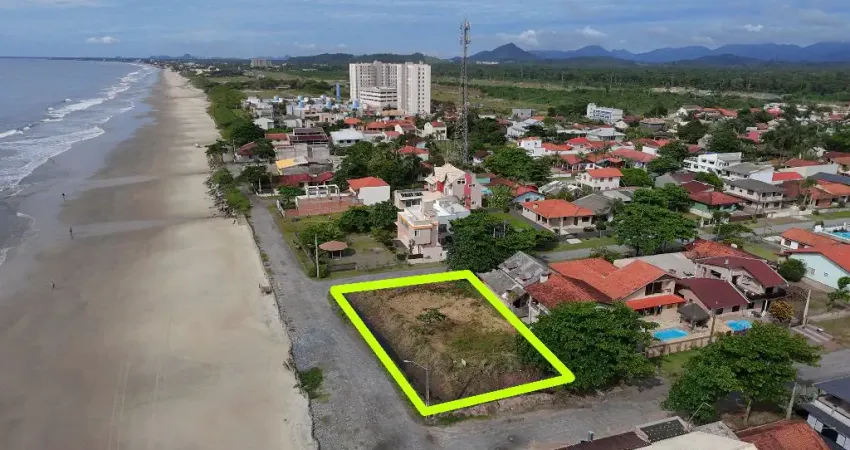 Terreno de Esquina com 832 m² FRENTE MAR- PÉ NA AREIA para Venda no Balneário PAESE, localizado no CENTRO de Itapoá / SC.