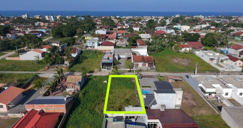 Terreno Limpo, Pronto para Construção para Venda no bairro CAMBIJÚ, localizado na Região Central de Itapoá/SC.