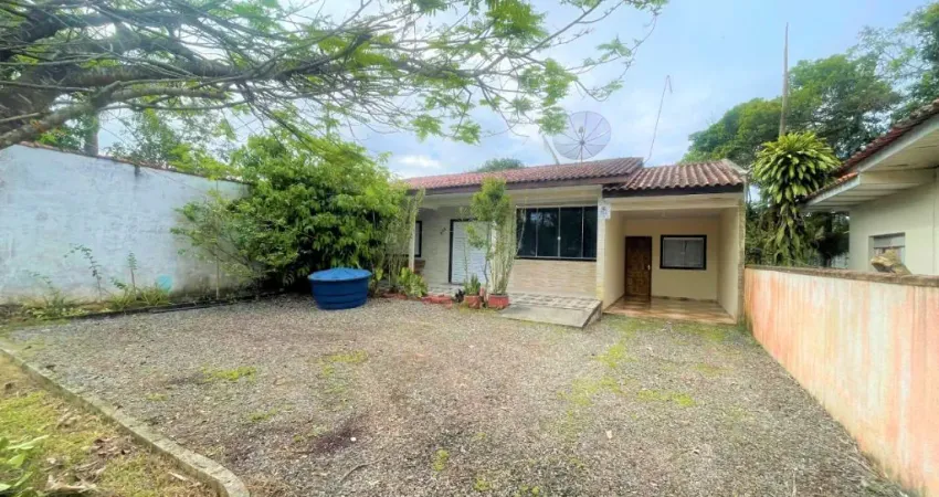 Casa com 3 quartos e Amplo Terreno para Venda no Bairro Bamerindus, localizado na cidade de Itapoá-SC.