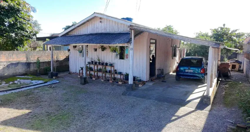 Casa com Amplo Terreno para Venda no bairro ITAPEMA DO NORTE GLEBA II, localizado no Centro da cidade de Itapoá / SC.