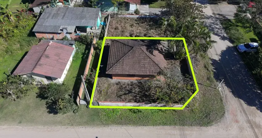 Casa em AMPLO terreno de Esquina para Venda no bairro BARRA DO SAÍ, localizado na cidade de Itapoá / SC.