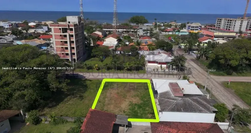 Terreno limpo a apenas 200 mts da praia para venda no balneário princesa do mar, localizado na cidade de itapoá / sc.