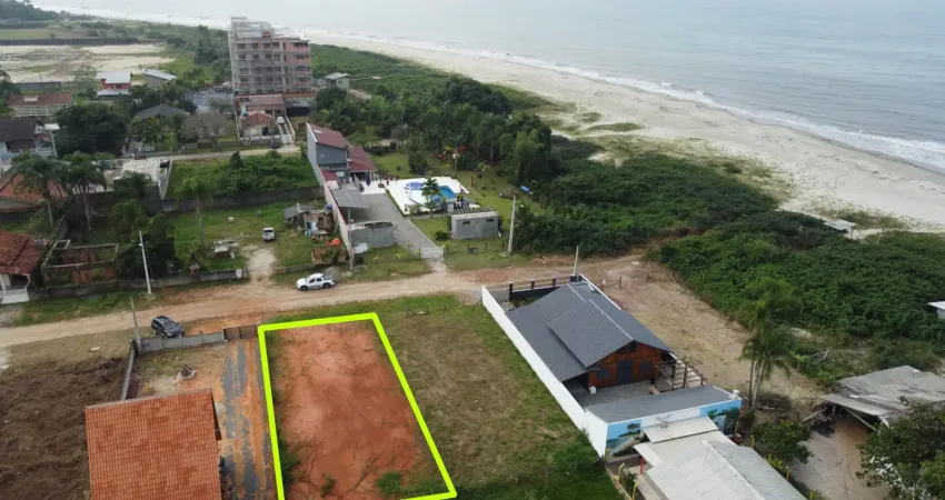 Terreno pé na areia, limpo e aterrado, para venda no balneário praia dos veleiros, localizado na cidade de itapoá / sc.