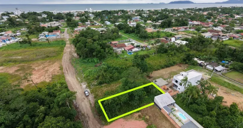 Terreno com 384 m² apenas 600 mts da praia no Balneário Praia das Palmeiras, Itapoá-SC