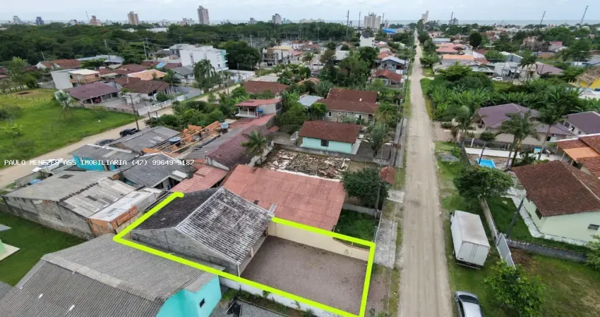 Casa MOBILIADA para Venda no bairro PAESE, localizada no CENTRO da cidade de Itapoá / SC.