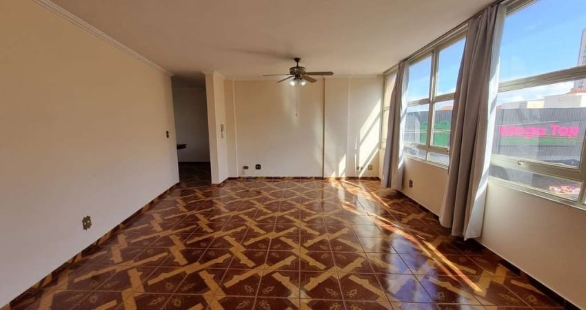 Apartamento com 3 dormitórios à venda por R$375.000 e locação por R$3.517,13 - Centro, Jaú, SP