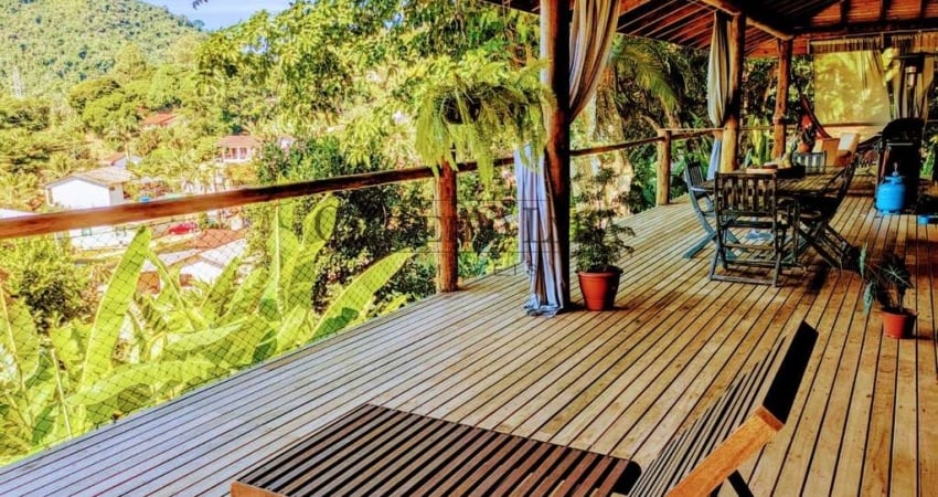 Imóvel de Luxo à Venda em Paraty-RJ, Bairro Praia Grande: 4 Quartos, 4 Suítes, 2 Salas, 244m² de Área