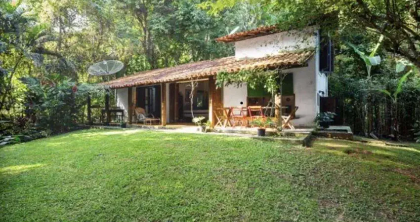 Linda casa de praia à venda na barra do sahy com terreno de mais de 4000m²
