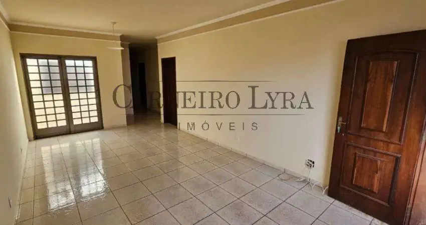 Casa com 3 quartos para locação por R$2.200,00 - Jardim Antonina - Jaú/SP
