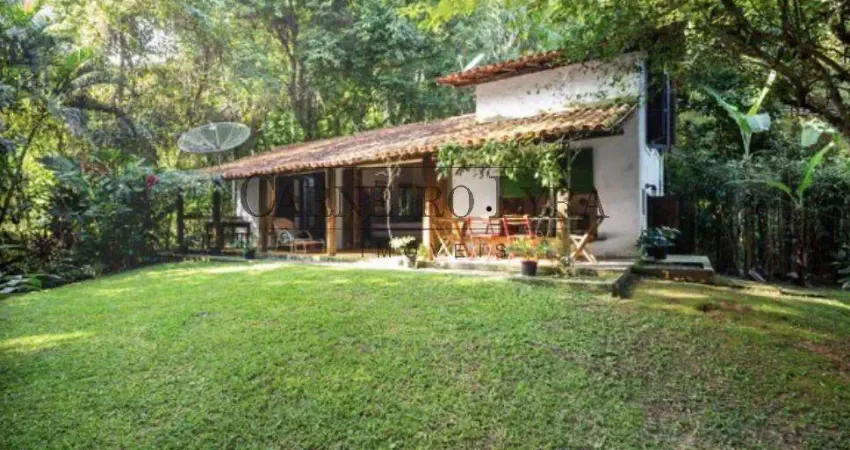 Linda casa de praia à venda na barra do sahy com terreno de mais de 4000m²