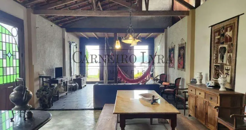 Casa à venda em paraty-rj, várzea do corumbê: 2 quartos, 1 suíte, 2 salas, 2 banheiros, 4 vagas de garagem, 165m² de área.