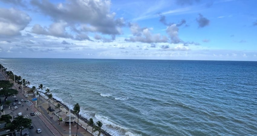 ACORDE AO SOM DAS ONDAS EM UM ACONCHEGANTE APARTAMENTO