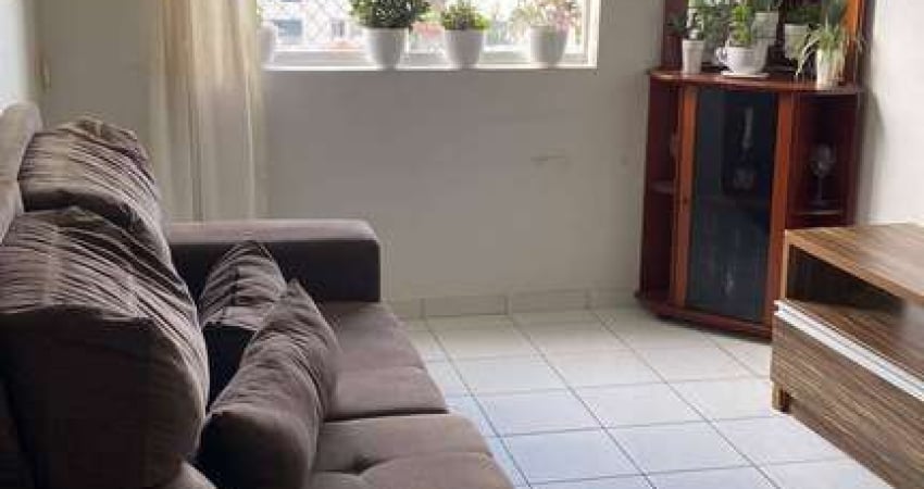 vende-se apartamento com 3 quartos em Intermarés com mobília.
