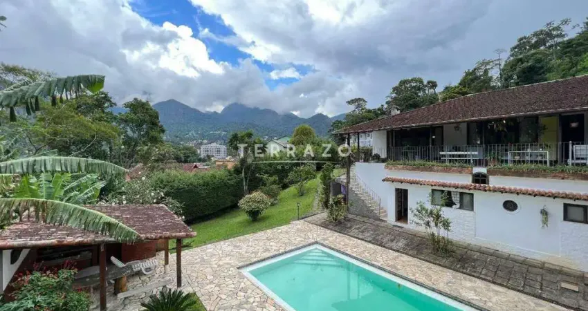 Casa à venda, 4 quartos, 1 suíte, 4 vagas, Alto - Teresópolis/RJ