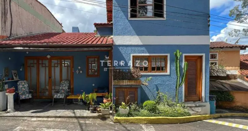 Casa com três quartos à venda na Iúcas - Teresópolis-RJ - Código 3017