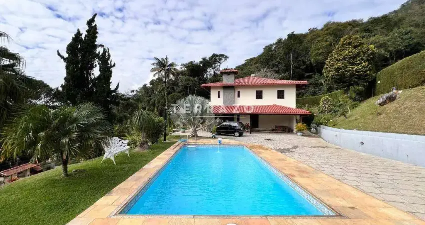 Casa para aluguel, 4 quartos, 2 suítes, 8 vagas, Iucas - Teresópolis/RJ