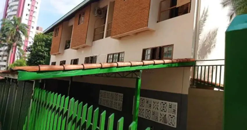 Oportunidade Única: Sobrado Encantador à Venda