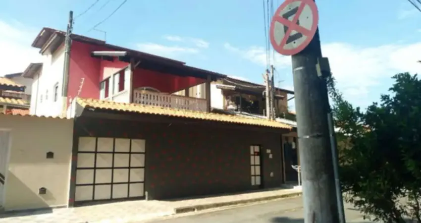 Descubra Seu Novo Lar: Sobrado à Venda com Espaço e Elegância
