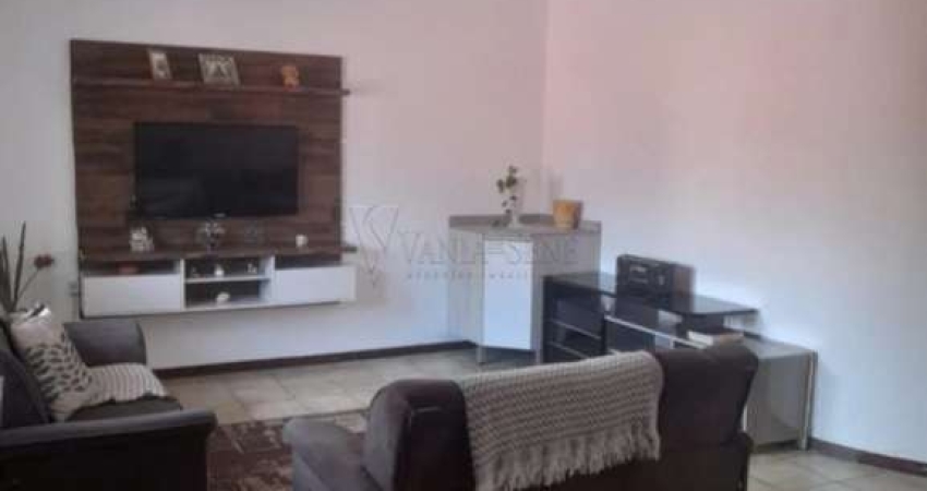 Casa Charmosa à Venda: Seu Novo Lar Aguardando por Você
