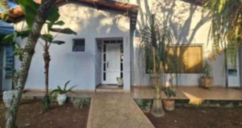 Residência de Luxo à Venda ou locação no Exclusivo Condomínio Jardim das Colinas