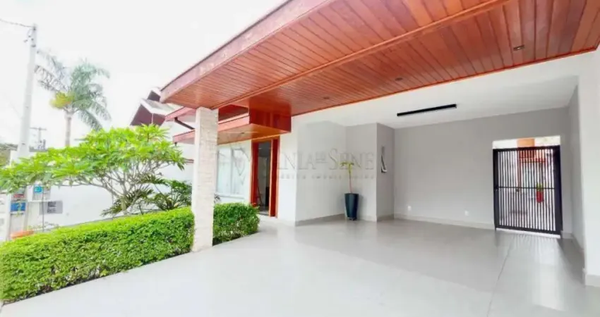 Casa em Condomínio de 220m² Construídos e 330m² de Terreno no Urbanova, SJC