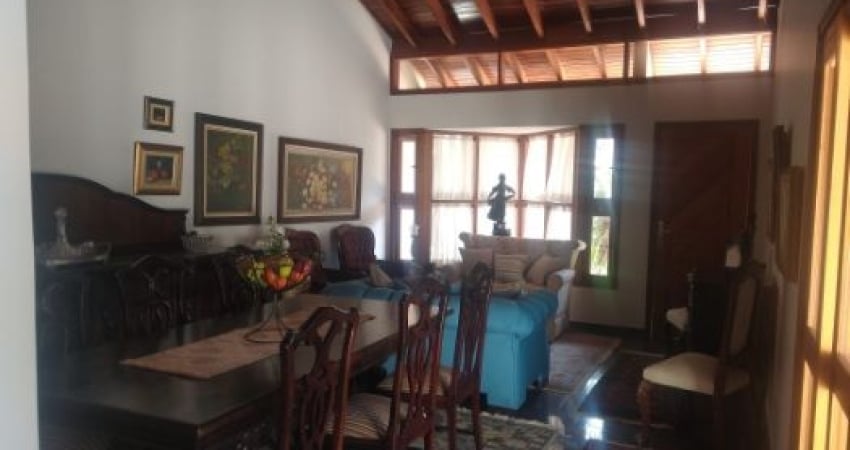 Casa de Condomínio com 3 Quartos e 3 banheiros para Locação, 189 m²