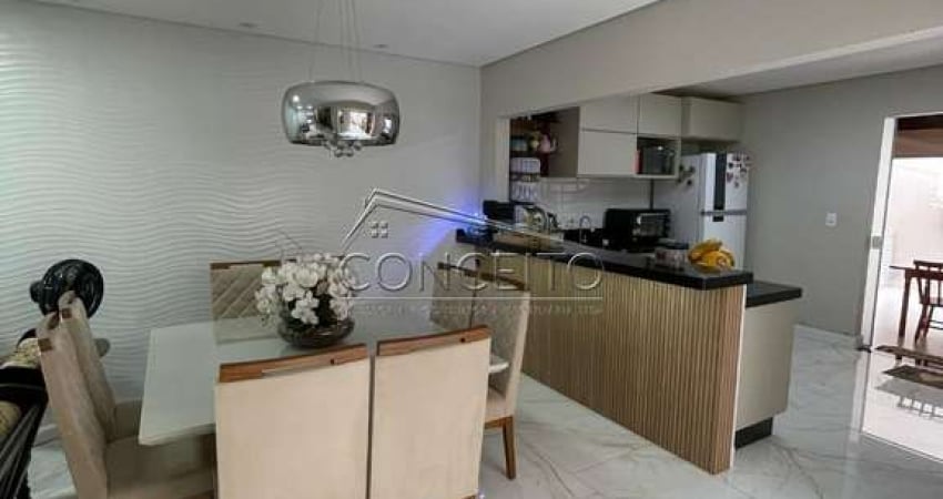 Casa térrea à venda no bairro Chácara Rupiara em Rio Claro com 150 m² | 2 dormitórios, sendo 1 suíte e 3 vagas de garagem.