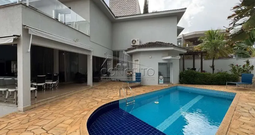 Sobrado à venda no Condomínio Terras de Piracicaba com 359 m² | 5 suítes com armários e 4 vagas de garagem, sendo 2 cobertas.