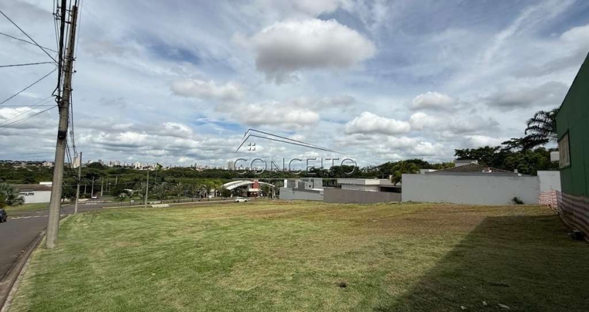 Terreno à venda no condomínio Damha com 360 m² de área total.