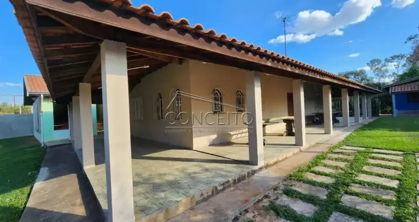Chácara à venda no bairro Pau Queimado com 500m² | 3 dormitórios sendo 1 suíte e ampla área verde.