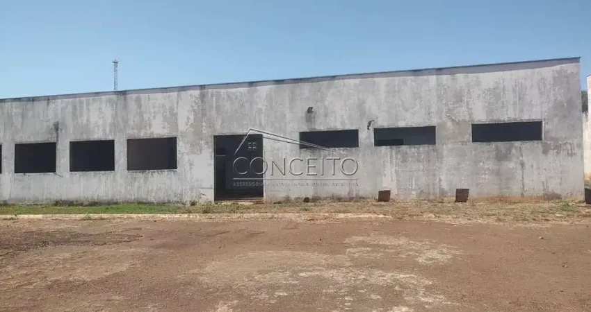 Barracão à venda no bairro Tanquinho com 447m² de área construída.