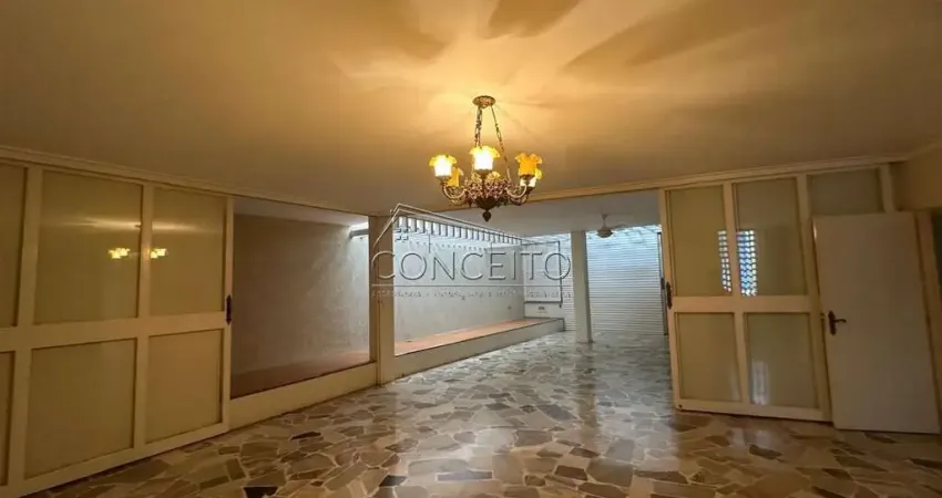 Casa para locação no bairro Cidade Alta com 232 m² | 3 dormitórios, sendo 1 suíte e 4 vagas de garagem.