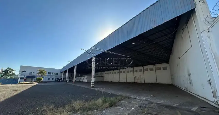 Prédio industrial para locação no bairro Higienópolis com 2618 m² de área construída | 11 salas e mais de 30 vagas de garagem cobertas.