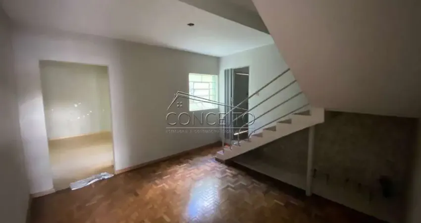 Sobrado à venda no bairro Cidade Alta com 170 m² | 3 dormitórios com armários, sendo 1 suíte e 2 vagas de garagem cobertas.
