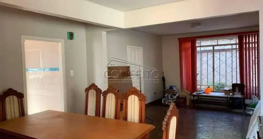 Casa térrea no bairro Cidade Jardim com 209,79 m² | 4 dormitórios, sendo 2 suítes e 2 vagas de garagem fechadas.