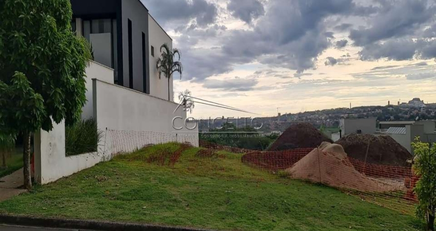Terreno à venda no condomínio Damha com 420 m² de área total.