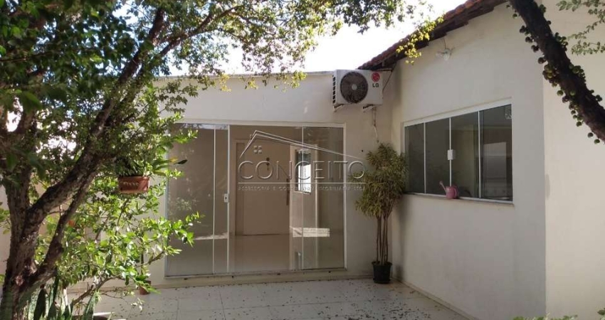 Casa térrea no bairro Campestre com 750 m² de terreno | 3 dormitórios, sendo 2 suítes e amplo quintal gramado
